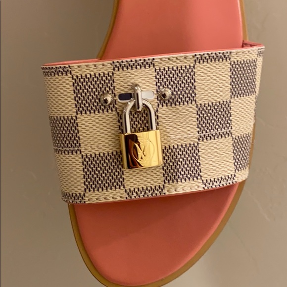 ❗️SOLD❗️NEW Louis Vuitton Lock It Mule Sandals - Picture 3 of 6